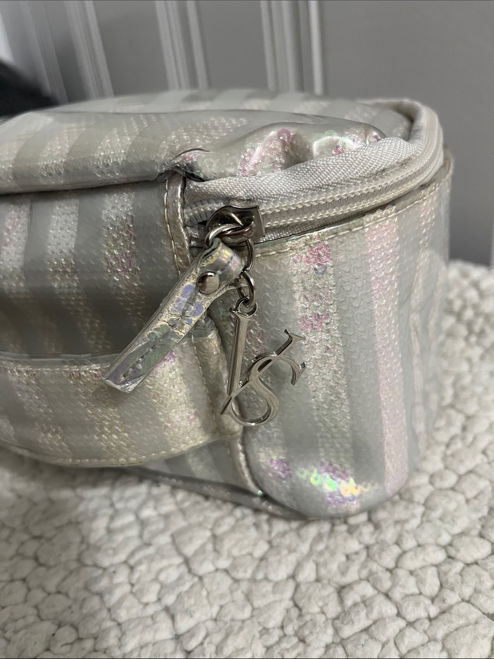 Victoria's Secret Makeup Bag - Pearl White - Picture 3 of 5
